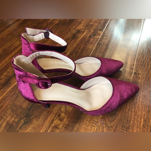 Kelly And Katie Riani Pump with Ankle Strap - Picture 4 of 7